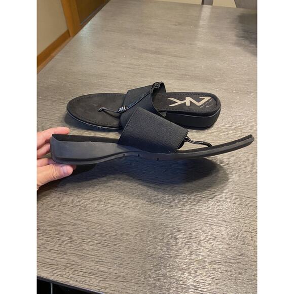 ANNE KLEIN AK SPORT Black SANDALS WOMEN'S Size 9 Thongs EUC Flip Flops - Picture 9 of 10